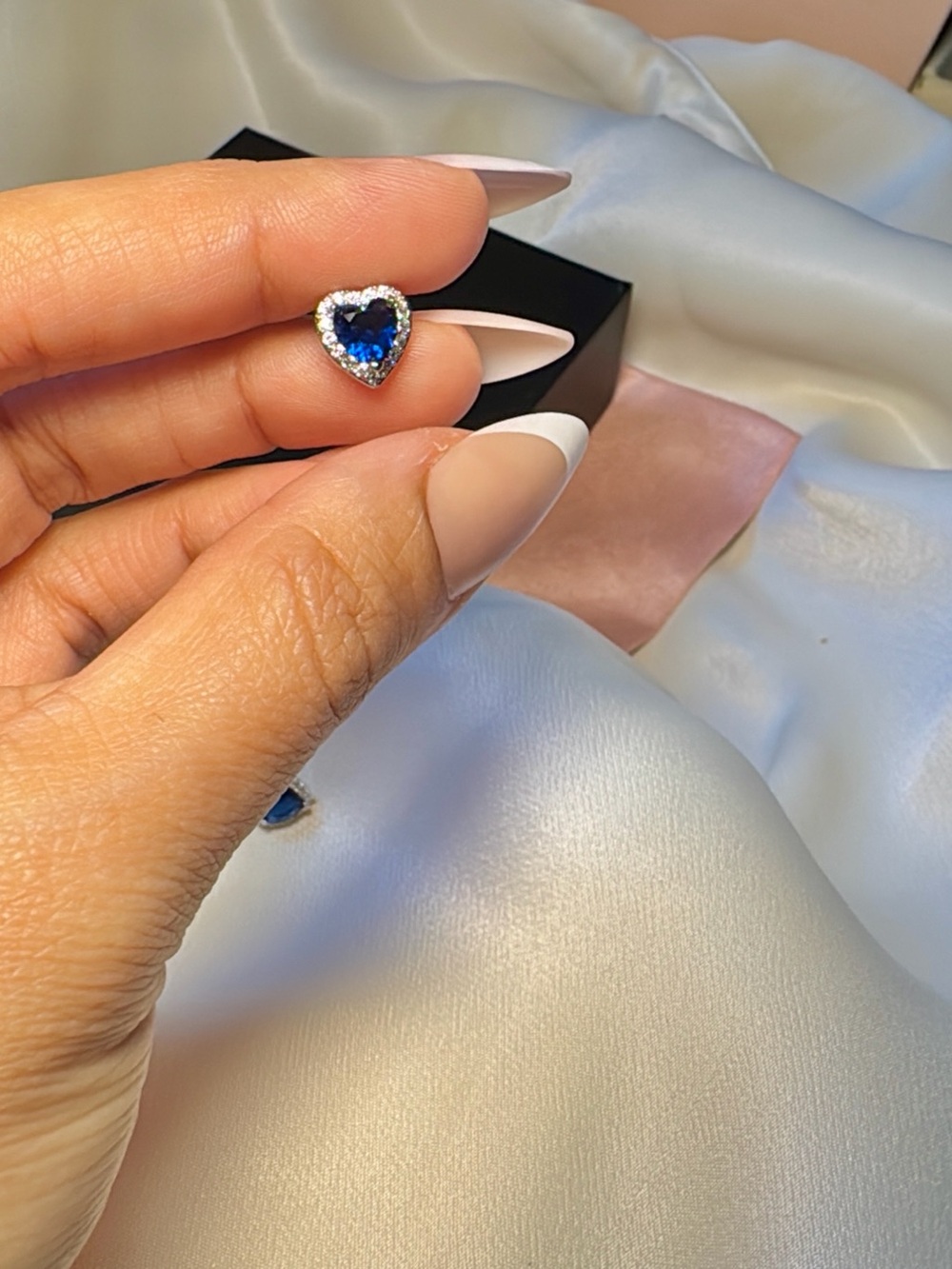 Diamond & Sapphire Heart Stud Earrings - 18k Gold filled - Picture 3 of 9